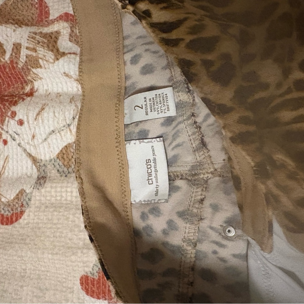 Chico’s Leopard Print jeans - Picture 5 of 6